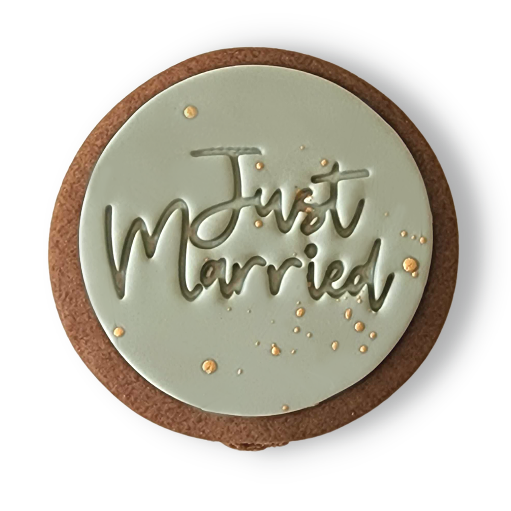 Sweet Mickie wedding cookies saying 'Just Married' with gold flecks